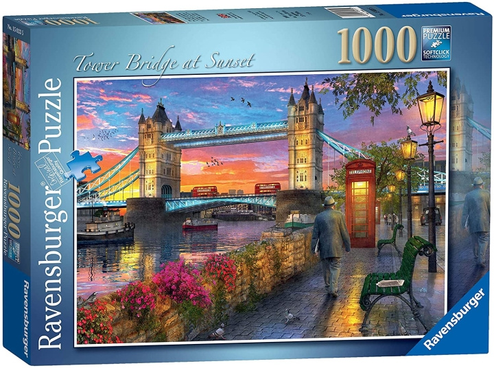 Ravensburger Tower Bridge vid solnedgången 1000p (10215033) i gruppen SPORT, FRITID & HOBBY / Hobby / Pussel hos TP E-commerce Nordic AB (C85450)