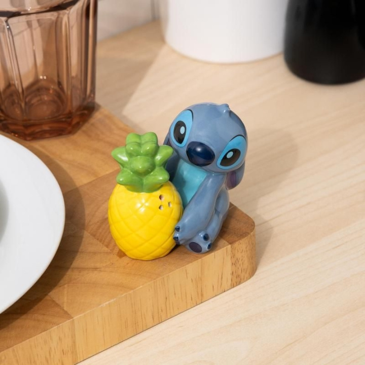 Paladone Salt- och pepparbestick med Stitch och ananas i gruppen HEM, HUSHÅLL & TRÄDGÅRD / Köksredskap / Saltkvarnar & Pepparkvarnar hos TP E-commerce Nordic AB (C86081)