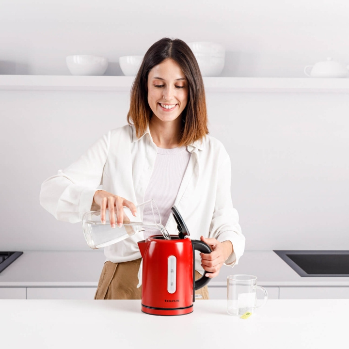 Taurus Kettle 1L 2200W Vintage Red i gruppen HEM, HUSHÅLL & TRÄDGÅRD / Hushållsmaskiner / Vatten & Juice / Vattenkokare hos TP E-commerce Nordic AB (C94791)