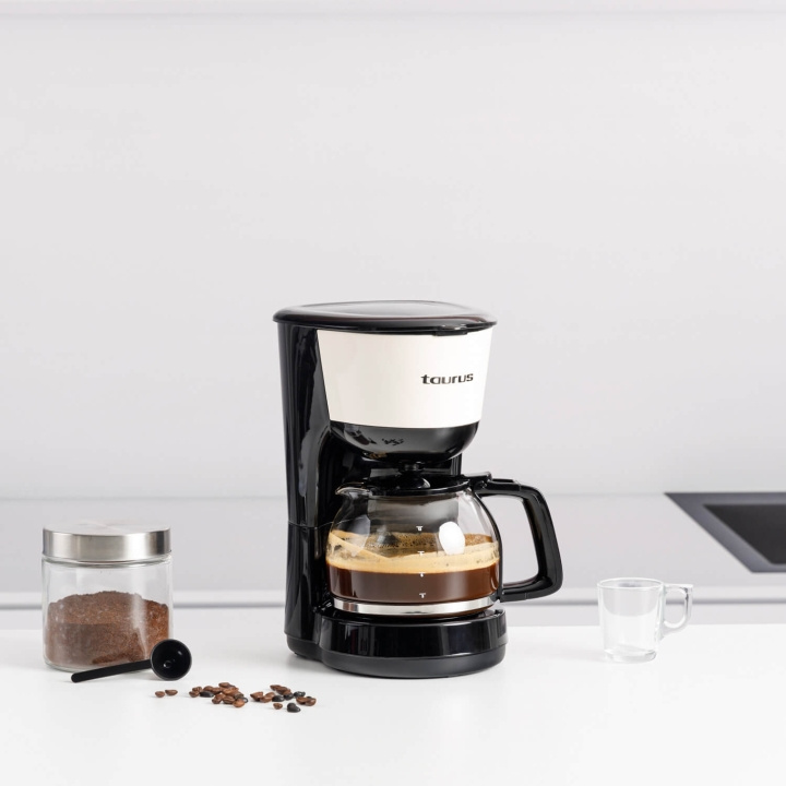 Taurus Coffee Maker Verona Vintage Cream i gruppen HEM, HUSHÅLL & TRÄDGÅRD / Hushållsmaskiner / Kaffemaskiner & Tillbehör / Kaffebryggare hos TP E-commerce Nordic AB (C94796)