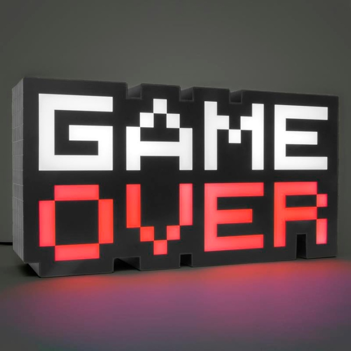Paladone GAME OVER-lampa (PP5016) i gruppen LEKSAKER, BARN- & BABYPRODUKTER / Barnrum / Barnlampor / Bordslampor hos TP E-commerce Nordic AB (D07605)