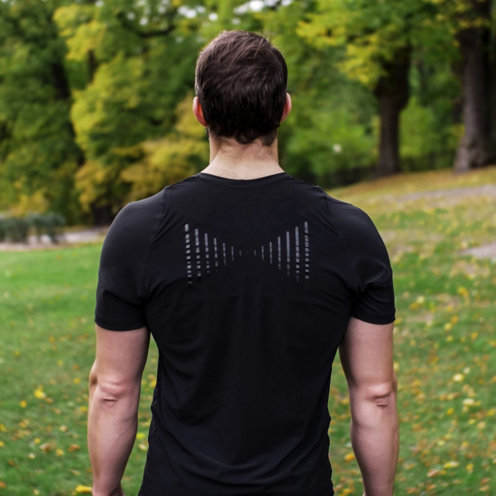 SWEDISH POSTURE Reminder Hållningströja Herr Svart M i gruppen SPORT, FRITID & HOBBY / Accessoarer / T-shirts & Tröjor hos TP E-commerce Nordic AB (D09216)