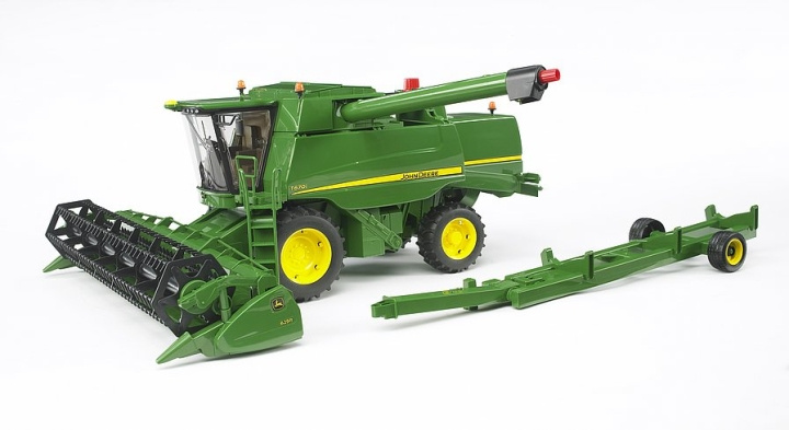 Bruder John Deere T670i skördetröska (02132) i gruppen LEKSAKER, BARN- & BABYPRODUKTER / Leksaker / Leksaksbilar & andra fordon hos TP E-commerce Nordic AB (D14337)