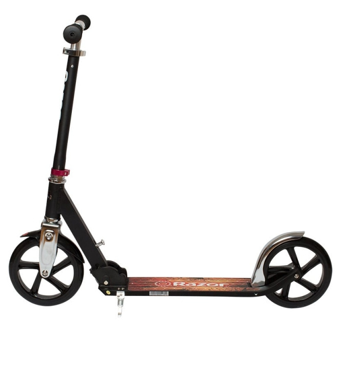 Razor A5 Lux Scooter - Black Label (13073067) i gruppen LEKSAKER, BARN- & BABYPRODUKTER / Uteleksaker / Cyklar & Sparkcyklar hos TP E-commerce Nordic AB (D14958)