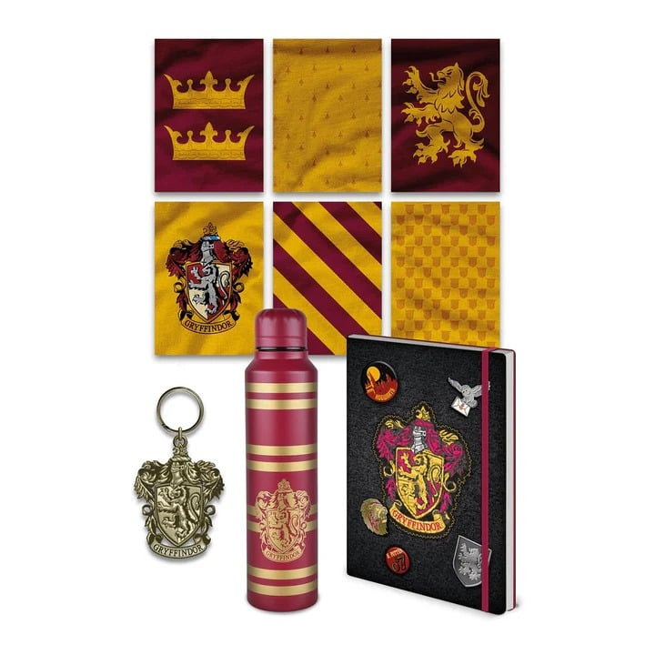 Pyramid International HARRY POTTER (COLOURFUL CREST GRYFFINDOR) PREMIUM GIFT SET i gruppen SPORT, FRITID & HOBBY / Roliga prylar / Samlarobjekt hos TP E-commerce Nordic AB (D15480)