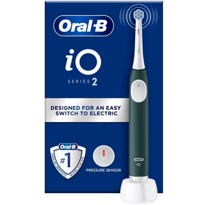 Oral B Eltandborste iO2 Series Forest Green i gruppen SKÖNHET & HÄLSA / Munvård / Eltandborstar hos TP E-commerce Nordic AB (D16506)