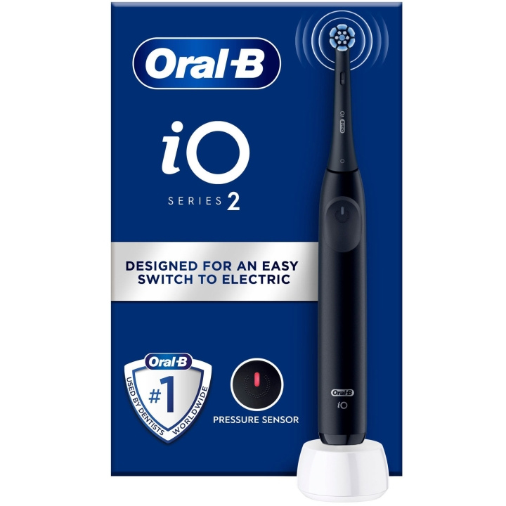 Oral B Eltandborste iO2 Series Night Black i gruppen SKÖNHET & HÄLSA / Munvård / Eltandborstar hos TP E-commerce Nordic AB (D16508)