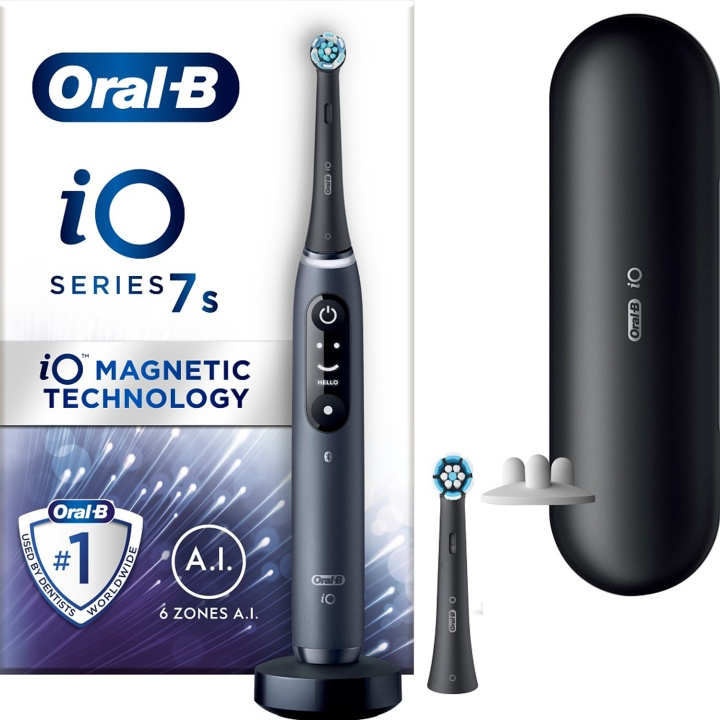 Oral B Eltandborste iO7 Black i gruppen SKÖNHET & HÄLSA / Munvård / Eltandborstar hos TP E-commerce Nordic AB (D16540)