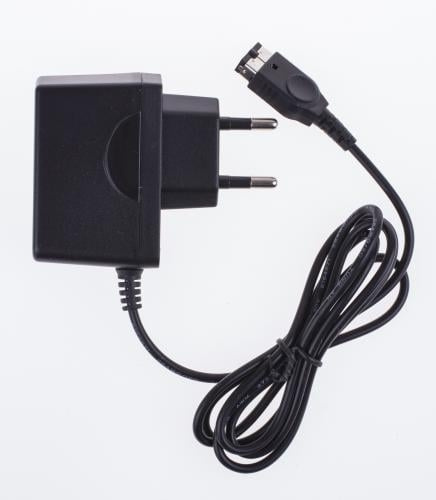 Trade Invaders DS fat/GBA SP AC-adapter (i F&G-påse + etikett) i gruppen HEMELEKTRONIK / Spelkonsoler & Tillbehör / Nintendo 3DS hos TP E-commerce Nordic AB (D17696)