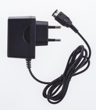 Trade Invaders DS fat/GBA SP AC-adapter (i F&G-påse + etikett)