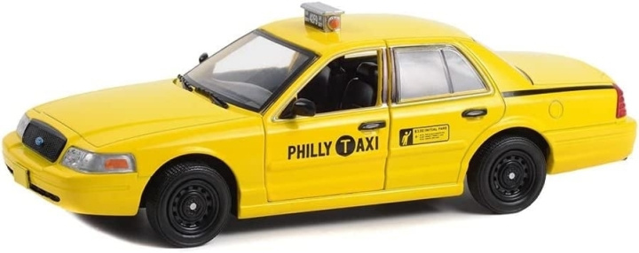 Greenlight Collectibles 1/24 Creed (2015) - 1999 Ford Crown Victoria Philly Taxi i gruppen SPORT, FRITID & HOBBY / Hobby / Plastmodeller / Bilar hos TP E-commerce Nordic AB (D18866)