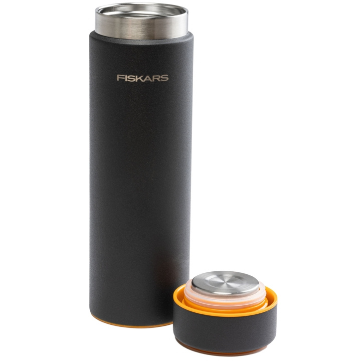 Fiskars Termosflaska svart 0,5 liter On-the-go Bottle i gruppen SPORT, FRITID & HOBBY / Friluftsliv / Termosar & Vattenflaskor hos TP E-commerce Nordic AB (D19754)