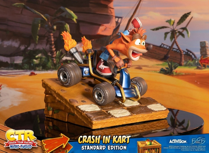 First4Figures Crash Team Racing Nitro-Fueled (Crash In Kart) RESIN Staty i gruppen SPORT, FRITID & HOBBY / Roliga prylar / Samlarobjekt hos TP E-commerce Nordic AB (D20218)