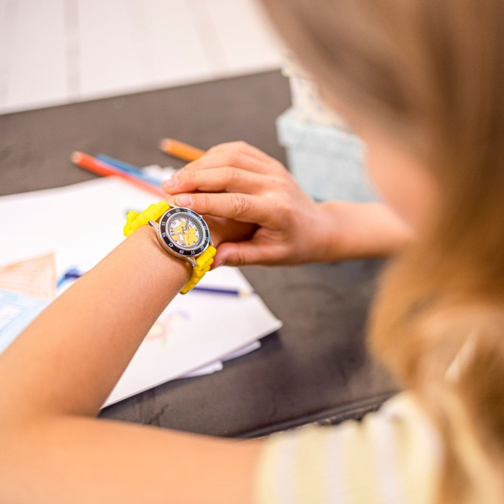 ACCUTIME Klocka Time Teacher Gul i gruppen SPORT, FRITID & HOBBY / Accessoarer / Klockor hos TP E-commerce Nordic AB (D23228)