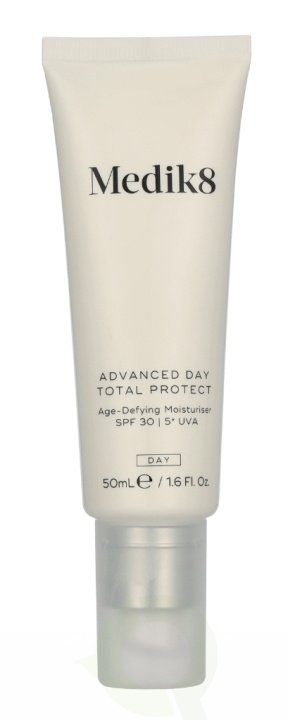 Medik8 Advanced Day Total Protect Moisturiser SPF30 50 ml i gruppen SKÖNHET & HÄLSA / Hudvård / Ansiktsvård / Dagkräm hos TP E-commerce Nordic AB (D28275)