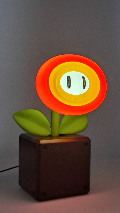Paladone Lampa med eldblomma | LEKSAKER, BARN- & BABYPRODUKTER - Barnrum - Barnlampor - Bordslampor | GameStuff