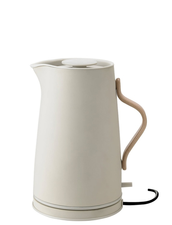 Stelton Emma Elektrisk vattenkokare 1,2 L (Soft Sand) i gruppen HEM, HUSHÅLL & TRÄDGÅRD / Hushållsmaskiner / Vatten & Juice / Vattenkokare hos TP E-commerce Nordic AB (D30419)