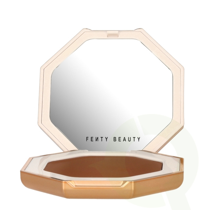 Fenty Beauty Cheeks Out Freestyle Cream Bronzer 6.23 g #04 Hunnie Glaze i gruppen SKÖNHET & HÄLSA / Makeup / Basmakeup / Rouge / Bronzer hos TP E-commerce Nordic AB (D34075)