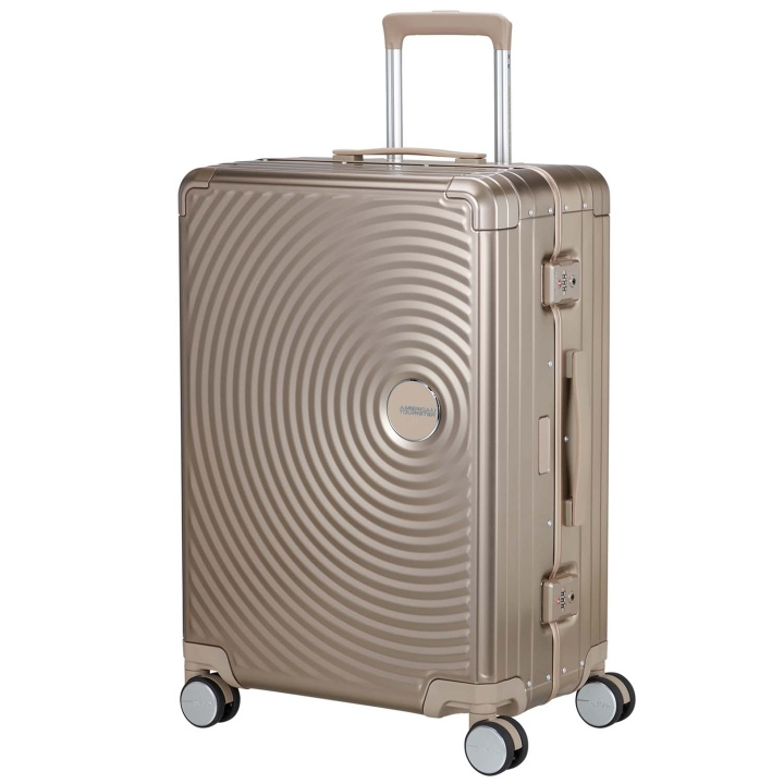 American Tourister Resväska Soundbox Aluminium 68 Medium Bronze i gruppen SPORT, FRITID & HOBBY / Resetillbehör / Resväskor hos TP E-commerce Nordic AB (D34372)