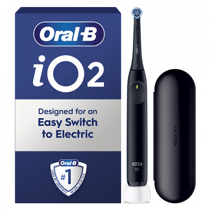 Oral B Eltandborste iO2 Black Limited Edition med resefodral i gruppen SKÖNHET & HÄLSA / Munvård / Eltandborstar hos TP E-commerce Nordic AB (D40691)