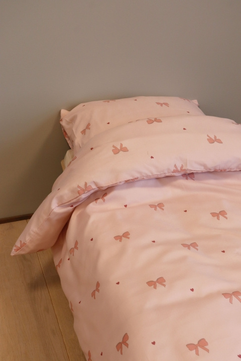 BrandMac Sängkläder – vuxenstorlek 140 x 200 cm – Rosa rosett (1029587) i gruppen HEM, HUSHÅLL & TRÄDGÅRD / Inredning / Sängkläder hos TP E-commerce Nordic AB (D43568)
