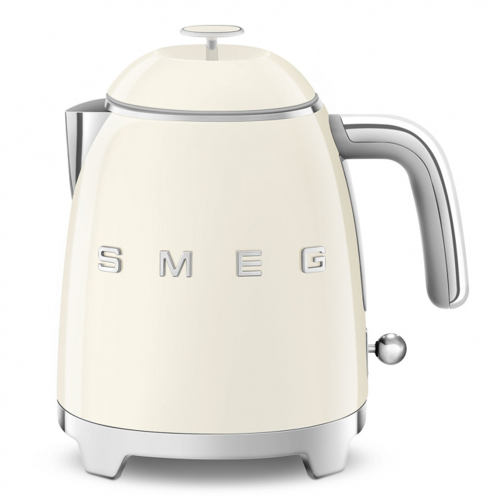 SMEG Vattenkokare KLF05CREU Smeg i gruppen HEM, HUSHÅLL & TRÄDGÅRD / Hushållsmaskiner / Vatten & Juice / Vattenkokare hos TP E-commerce Nordic AB (D45390)