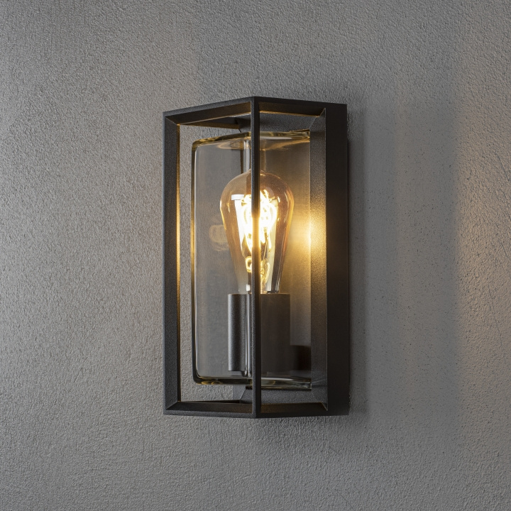 Konstsmide Vägglampa Brindisi sensor E27 sv. Konstsmide i gruppen HEMELEKTRONIK / Belysning / Vägglampor hos TP E-commerce Nordic AB (D45881)