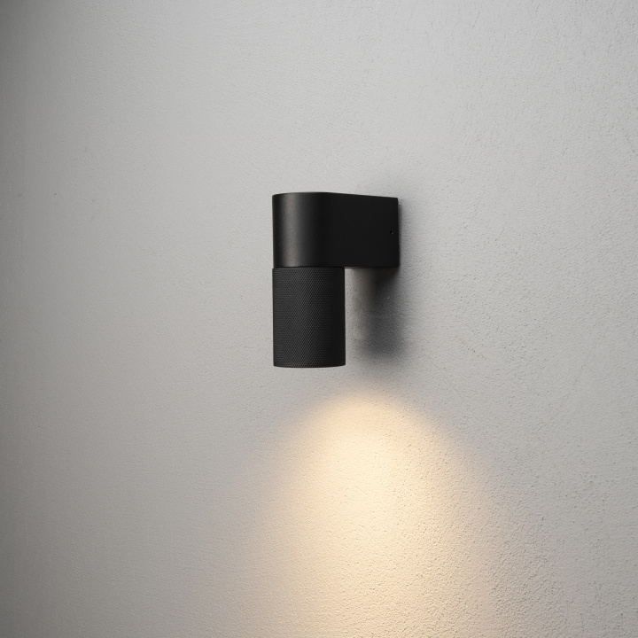 Konstsmide Vägglampa Temi ner GU10 svart Konstsmide i gruppen HEMELEKTRONIK / Belysning / Vägglampor hos TP E-commerce Nordic AB (D46009)