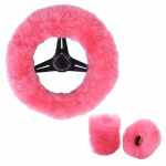 Kit med fluffig rosa rattmuff, handbromsmuff och växelspaksmuff