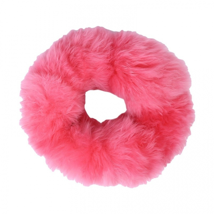 Kit med fluffig rosa rattmuff, handbromsmuff och växelspaksmuff