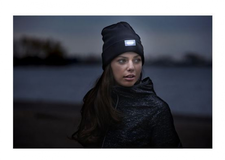 LED mössa med fem inbyggda lampor - Svart LED mössa med fem inbyggda lampor - Svart