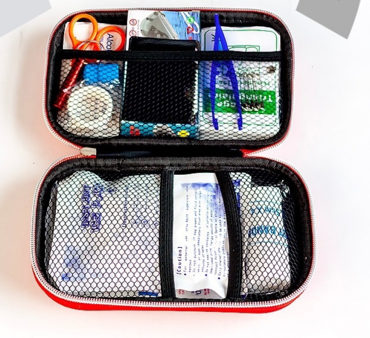 Komplett första hjälpen-kit inkl. väska och 14 tillbehör