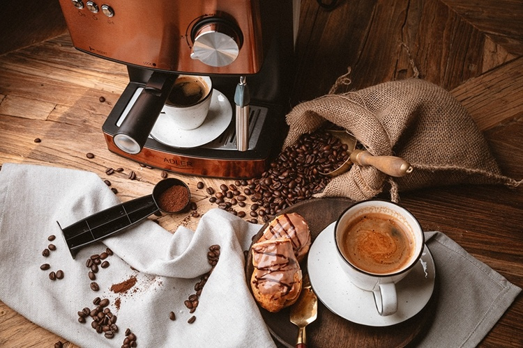 Adler AD4404 espresso- och kaffemaskin