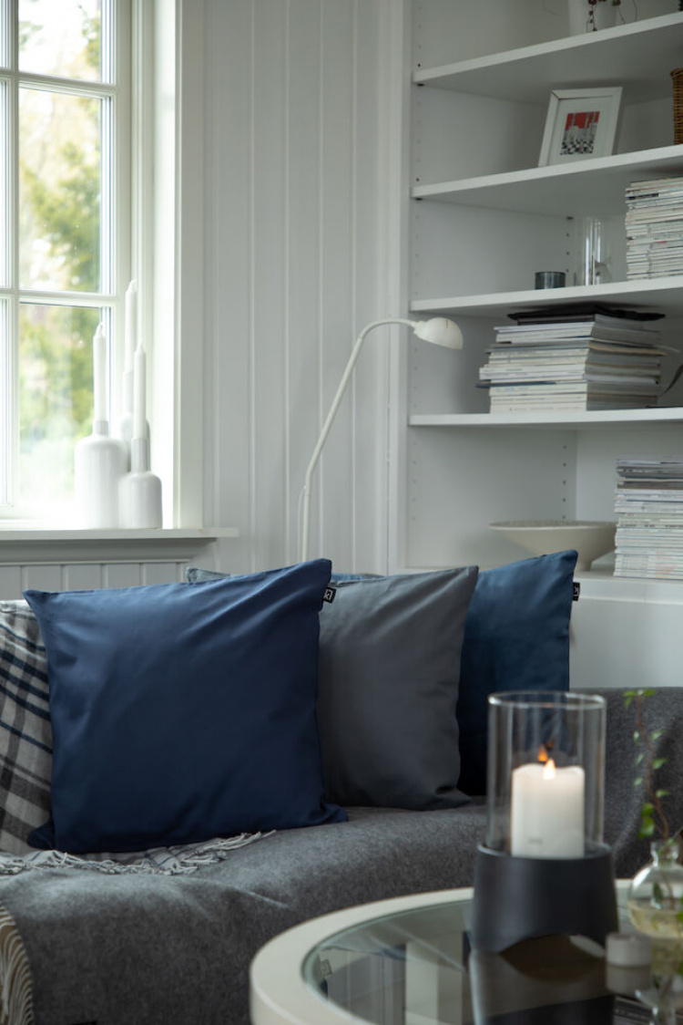 Kosta Linnewäfveri Kuddöverdrag, Mörkgrå