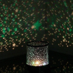 Nattlampa med stjärnhimmel