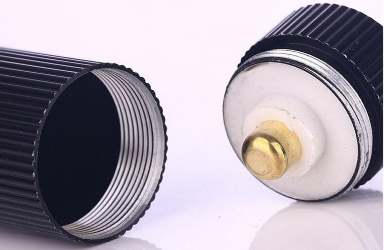 Liten ficklampa, Svart