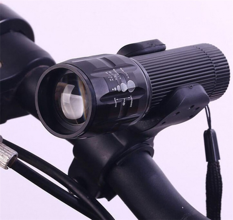 Liten ficklampa, Svart