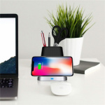 Platsbesparande pennställ med trådlös Qi-laddning Platsbesparande pennställ med trådlös Qi-laddning