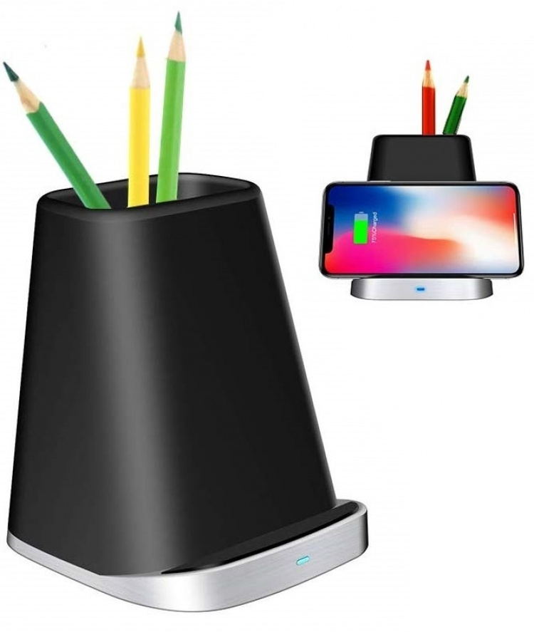 Platsbesparande pennställ med trådlös Qi-laddning Platsbesparande pennställ med trådlös Qi-laddning