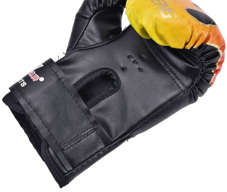 Boxningshandskar, svarta med eldsflammor, 5-14 år