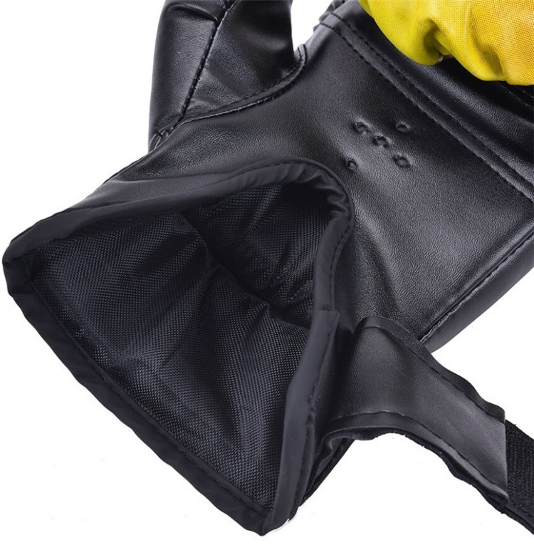 Boxningshandskar, svarta med eldsflammor, 5-14 år