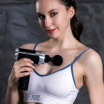 Massagepistol - Lindrar stela och spända muskler - Unik matt röd design Massagepistol - Lindrar stela och spända muskler - Unik matt röd design