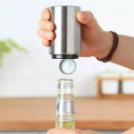 Automatisk kapsylöppnare med magnet