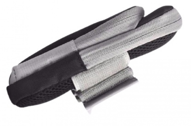 Rymlig armväska med hörlursingång, Svart Rymlig armväska med hörlursingång, Svart