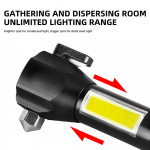 Ficklampa med nödhammare Ficklampa med nödhammare