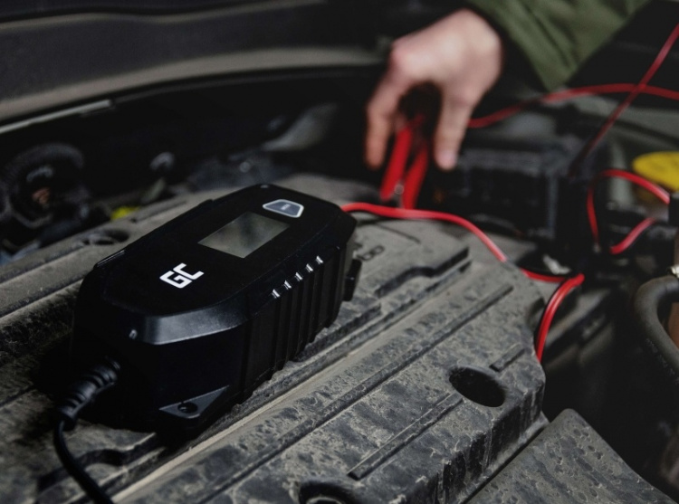 Universal batteriladdare 6V / 12V 4A