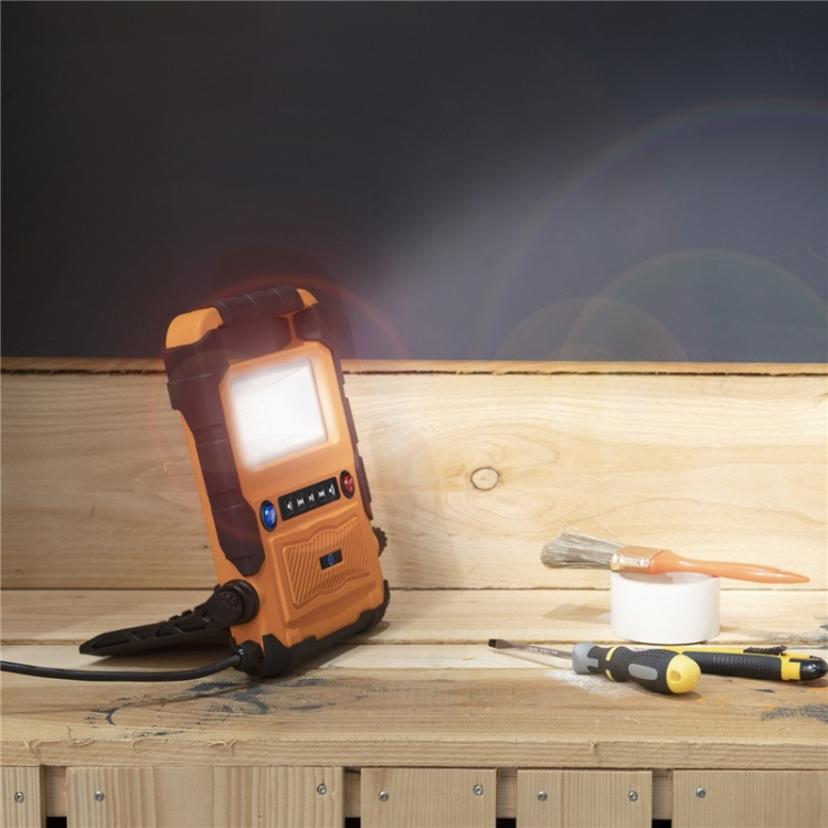 Smartwares LED-arbetslampa BT-högtalare