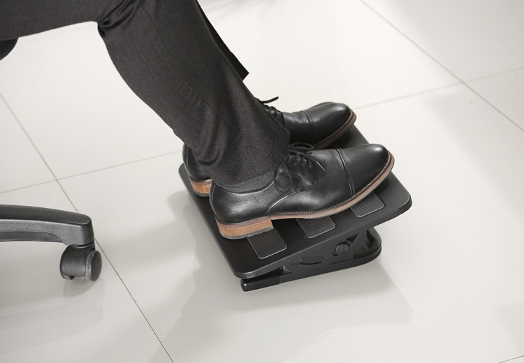 DELTACO Office, Ergonomic Tiltable Steel Foot Rest DELTACO Office, Ergonomic Tiltable Steel Foot Rest