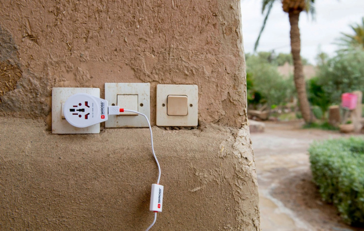 SKROSS Världen till Europa-adapter, integrerad USB-port