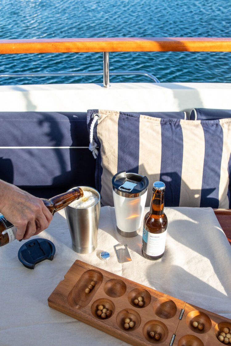 Orrefors Jernverk Vakuumisolerad mugg med flasköppnare, Vit Orrefors Jernverk Vakuumisolerad mugg med flasköppnare, Vit